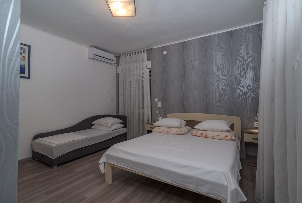Villa Marija โตรกีร์ ภายนอก รูปภาพ